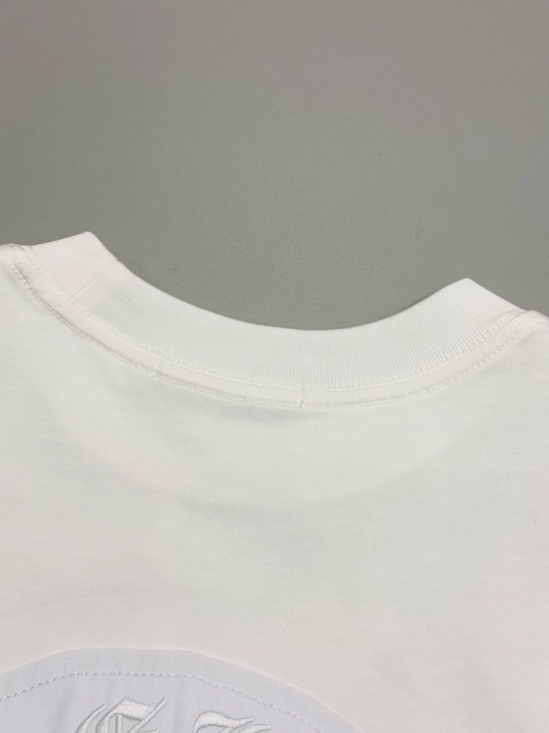 🅿️200 [High quality] Chrome hearts ss25 new first release latest short-sleeved round neck t-shirt, high-end customization, avant-garde and fashionable design! The front and rear panels of the brand logo are designed with heavy craftsmanship of burnt appliqué, ten rivets and one hundred thousand needle embroidery. High-end customized 280g fabric. Soft to the touch. Comfortable to wear. Exquisite stitching. Fine workmanship. The upper body effect is incomparably handsome! Same style for men and women, color: white, black size: S to xL
